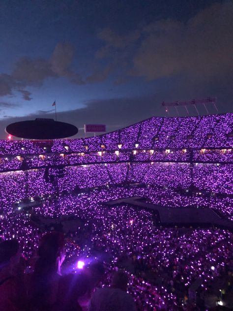 Taylor Swift Concert Photos, Taylor Swift Concert Aesthetic, The Eras Tour Aesthetic, Concert Taylor Swift, Eras Tour Aesthetic, Taylor Concert, Tour Aesthetic, Concert Lights, Chris Martin Coldplay