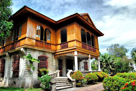 San Juan, Philippine Colonial Architecture, Ancestral House Philippines, Filipino Ancestral House, Philippine Ancestral House, Split Level House Exterior, Tropical Cottage, Architectural References, Ancestral House