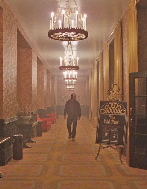 the shining Stanley Kubrick The Shining, Overlook Hotel, Movie Shots, Love Film, Movies And Series, Stanley Kubrick, Great Films, Classic Horror, Love Movie
