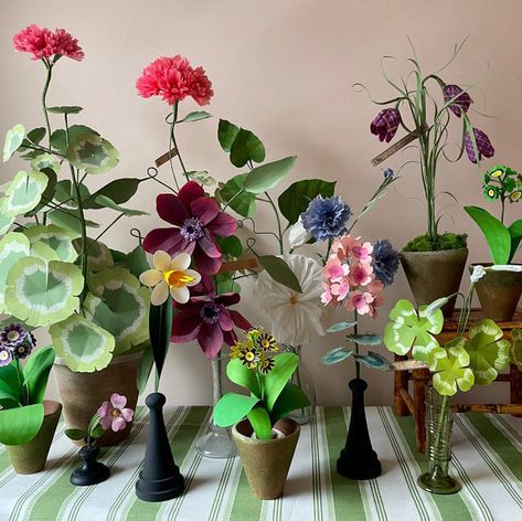 Paper Petals, Plant Bugs, Paper Plants, Paper Stuff, Flower Sculptures, Botanical Collection, Crepe Paper Flowers, Green Vase, Paper Flower Tutorial