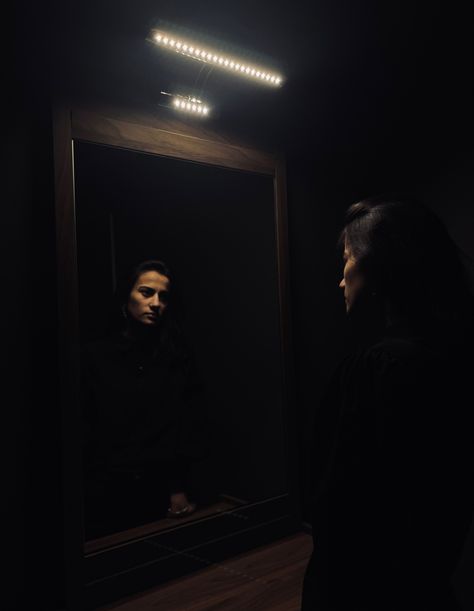 Reflection Aesthetic Dark, Mirror Horror Photography, Mirror Astethic Dark, Person Staring Into Mirror, Mirror Image Photography, Shattered Mirror Aesthetic, Dark Mirror Aesthetic, Looking In Mirror Aesthetic, Mirror Reflection Aesthetic