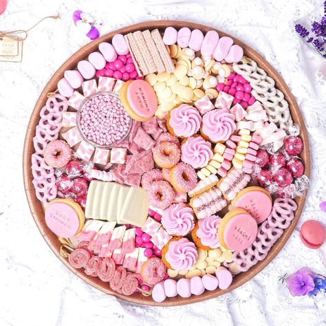Graze Cheshire on Instagram: “𝗣𝗿𝗲𝘁𝘁𝘆 𝗶𝗻 𝗣𝗶𝗻𝗸 💗⁣ ⁣ This beautiful pink platter can be customised for your birthday, anniversary or special occasion with your colour and…” Essen, One Colour Food Platter, Pink Platter Ideas, Colour Platter Party, Bring A Board Night Ideas Pink, Colour Food Boards, Pink Food Platter, Bring A Board Night Colours, Colour Party Food Boards