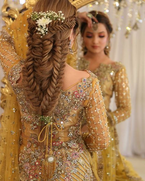 Kashee's Beauty Parlour on Instagram: “We love when we put effort in beautify someone and it turned out more then expectations @rabeecakhan looks effortlessly chic in all…” Bridle Pics Pakistani, Bride Look Pakistani, Pakistani Wedding Look, Kashees Bridal Dresses, Kashees Hairstyle, Kashee's Bridal Dresses, Bride Things, Party Hairstyles For Long Hair, Beautiful Gown Designs