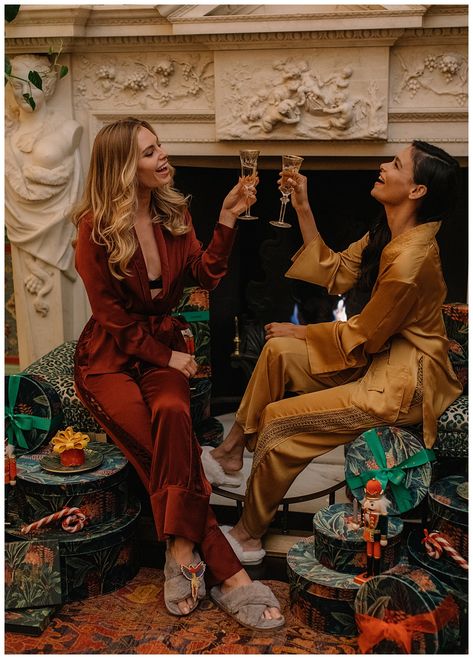 Christmas Photoshoot Fashion, Fashion Christmas Campaign, Christmas Campaign Photography, Christmas Campaign Fashion, Holiday Editorial Photography, Christmas Campaign Ideas, Christmas Fashion Shoot, Holiday Campaign Fashion, Christmas Party Photoshoot