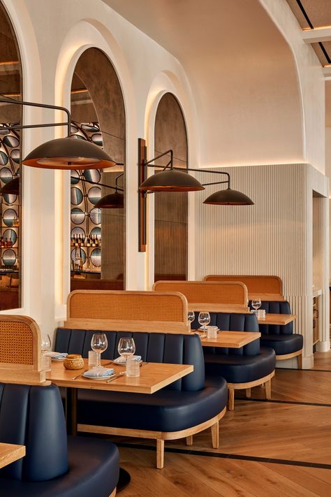 Zaytinya NYC by Rockwell Group "transports" diners to the Mediterranean Leather Banquette Seating, Leather Banquette, Ombre Curtains, Rockwell Group, Architecture Restaurant, Booth Seating, Banquette Seating, Restaurant New York, Mediterranean Cuisine