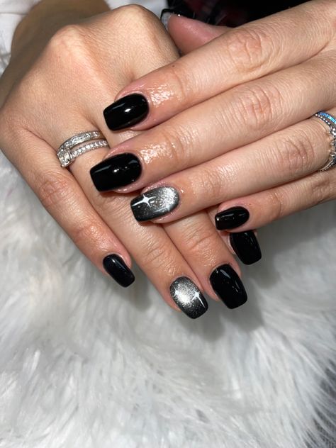 Velaris Nails #velaris #nightcourt #acotar #acourtofmistandfury Night Court Nail Art, Nightcourt Acotar Nails, Velaris Nails, Night Court Nails, Nightcourt Acotar, Acotar Nails, Pedi Ideas, Special Nails, A Court Of Mist And Fury