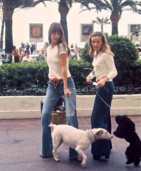 Style Jane Birkin, Jane Birken, Birkin Style, Jane Birkin Style, French Girl Aesthetic, 60s 70s Fashion, Francoise Hardy, Charlotte Gainsbourg, Serge Gainsbourg