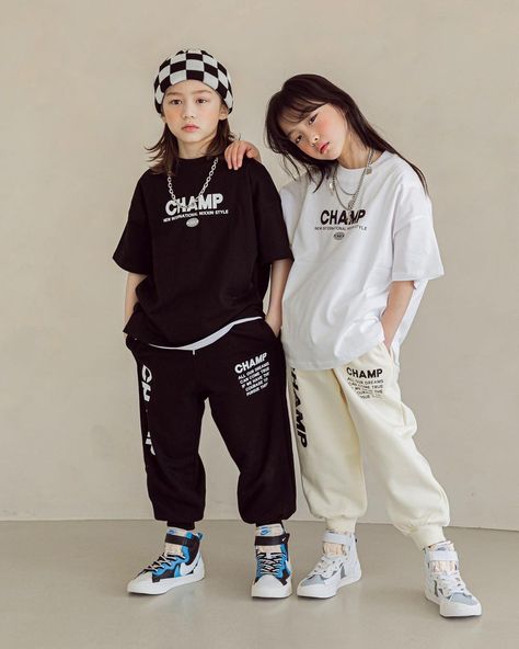 Hip Hop Kids Outfits, Tomboy Kids, Girl Boss Outfit, Hip Hop Dance Outfits, Hip Hop Kids, Kidswear Trends, Kids Street Style, Tomboy Look, Mens Bags Fashion