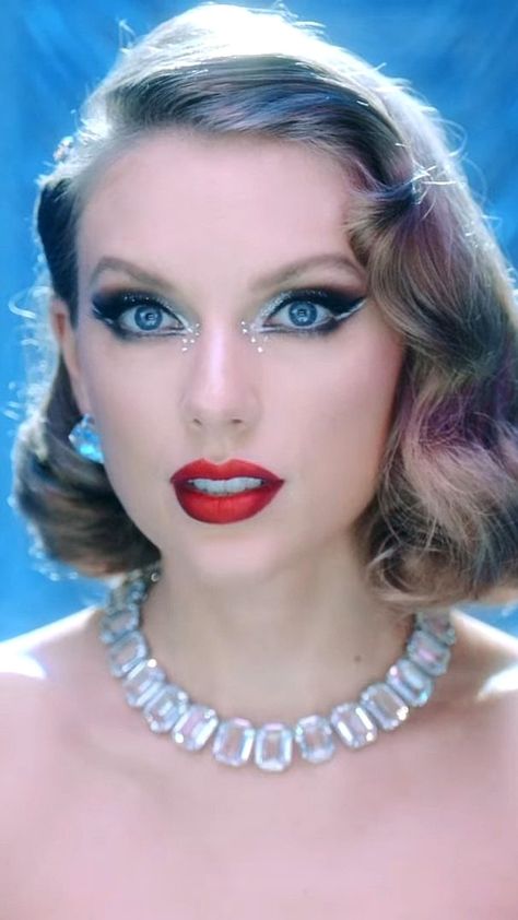 Taylor Swift Eyes, Taylor Swift Makeup, Disco Makeup, Gem Makeup, Taylor Swoft, Concert Makeup, Taylor Swift Music Videos, Taylor Swift Party, Taylor Outfits