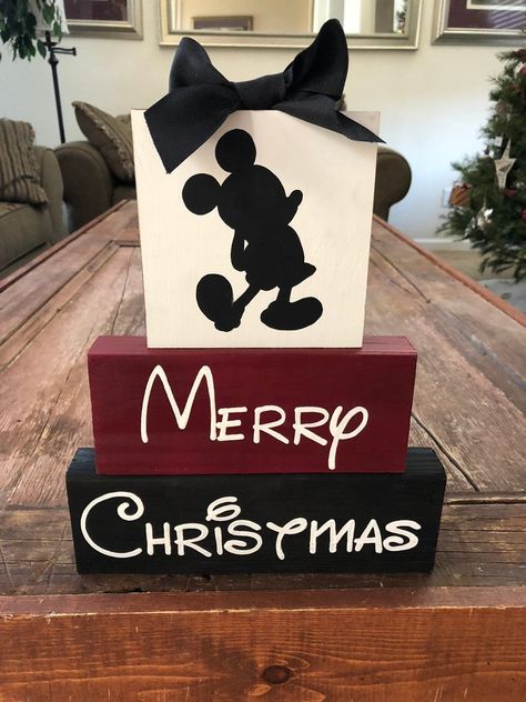 Disney Christmas Crafts, Disney Christmas Decorations, Disney Christmas Tree, Christmas Mickey, Minnie Christmas, Mickey Disney, Mickey Mouse Christmas, Mickey Christmas, Merry Christmas Happy Holidays