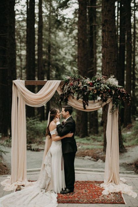 Wedding Ceremony Ideas, Forest Wedding, Wedding Arbors, Arch Ideas, Wedding Alters, Wedding Arbour, Romantic Decor, Woodland Wedding, Wedding Guide