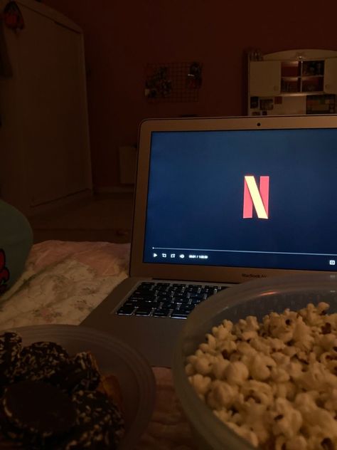 Watching A Movie Aesthetic, 17 Doğum Günü, Iptv Smarters, Les Pogues, Apk Premium, Iptv Subscription, I Love Cinema, Movie Marathon, Watch Netflix