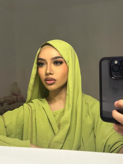 ‎زينب‎ (@zeynepp.di) on Threads Baddie Hijabi, Baddie Hijabi Outfits, Hijabi Baddie, Modest Street Fashion, Hijab Fits, Picture Tips, Abaya Outfit, Ballet Beauty, Pretty Makeup Looks