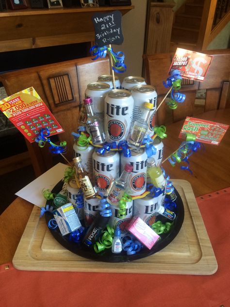 21st birthday gift Beer cake/tower Natal, 21st Birthday Ideas For Guys, Beer Cake Tower, 21st Birthday Cake For Guys, Beer Cakes, Beer Can Cakes, 21st Birthday Diy, Birthday Beer Cake, Birthday Present Diy