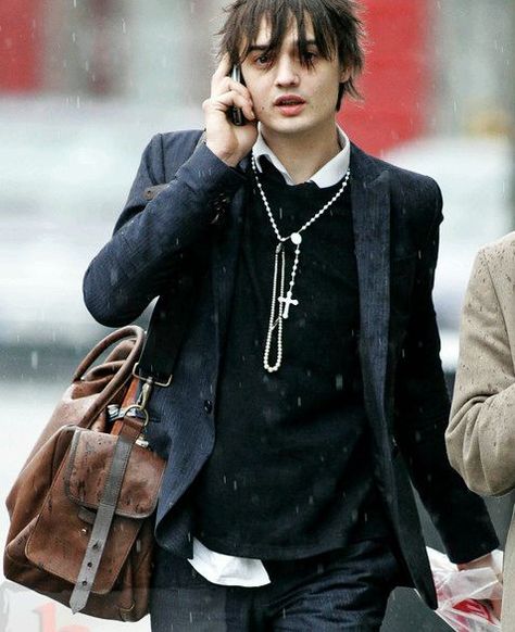 Pete Doherty Tumblr, Peter Doherty, Pete Doherty, Indie Sleaze, Masc Outfits, The Libertines, Jackets And Coats, For Lovers, Video Content