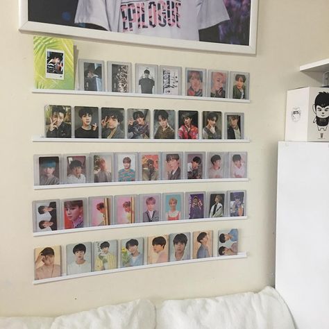 Room Collage Wall Aesthetic, Room Collage Wall Aesthetic Pictures, Wall Aesthetic Pictures, Photocard Display, Kpop Room Decor, Bts Photocards, Army Room Decor, Kpop Room, Army Room