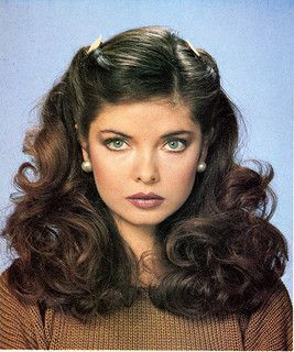 70s Hairstyles, 1970s Hairstyles, Selena Gomez Hair, 60s Hair, 70s Hair, Vlasové Trendy, 80s Hair, Twist Braid Hairstyles, Pin Curls