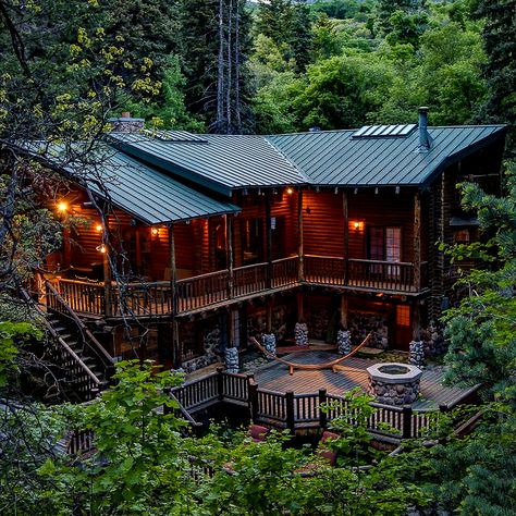 Sundance Utah, Cabin Mansion, Mountain Dream Homes, Resort Cabins, Cabin Aesthetic, Mountain Cabins, Healing Center, Log Cabin Designs, Cabin In The Mountains