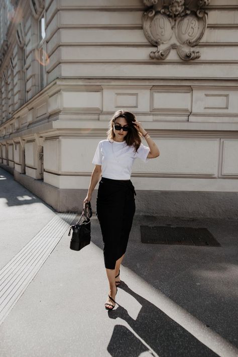 Midi Skirt Outfit Pencil, Outfits With Pencil Skirts Casual, Black Midi Skirt Summer Outfit, Black Skirt Work Outfit Summer, Black Pencil Midi Skirt Outfit, Black Bodycon Midi Skirt Outfit, Silk Skirt Black Outfit, Black Pencil Skirt Summer Outfits, Black Straight Midi Skirt Outfit