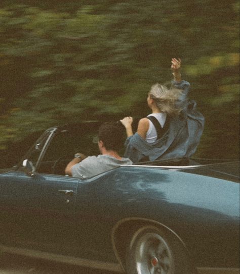 Couple Falling In Love, Cute Vintage Photos, Man Loving His Woman, Driving Together Couple, Sleeping On Train Couple, Couple In Vintage Car, Vintage Life Aesthetic, Gen Z Couple Aesthetic, Complimentary Couple Outfits