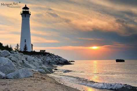 Crisp Point Lighthouse, Lake Lighthouse, Lighthouses Photography, Lighthouse Photos, Lighthouse Painting, Lighthouse Pictures, Beautiful Lighthouse, Lake Sunset, Upper Peninsula