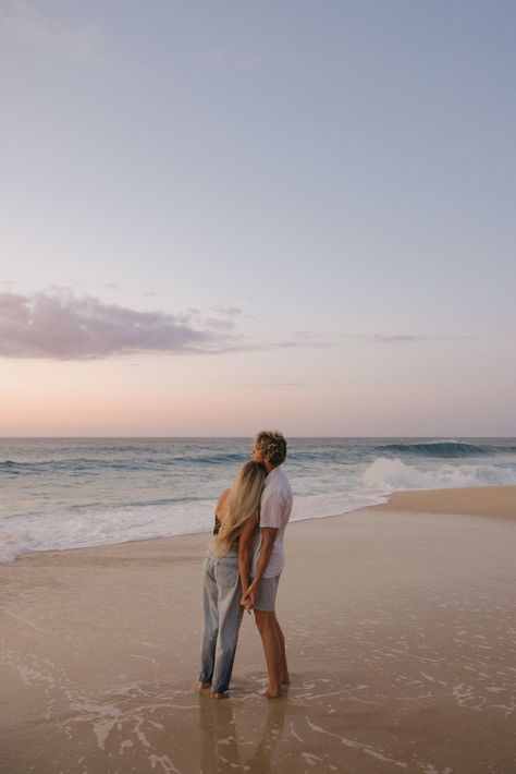 Couples Pics At The Beach, Couple Picture Ideas On Beach, Couples Mexico Photos, Couples Photoshoot At The Beach, Photoshoot Ideas Beach Couple, Couple Picture Ideas At The Beach, Couple Beach Sunset Pictures, Couple Pics On The Beach, Husband Wife Beach Pictures