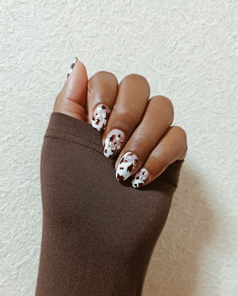 Autumn Cow Print Nails, Brown And Black Cow Print Nails, Brown And White Cow Print Nails, Brown Cow Print Nails Short, Brown Western Nails, Brown Cowprint Nails, Cow Print Nails Brown, Cow Print Gel Nails, Brown Cow Nails