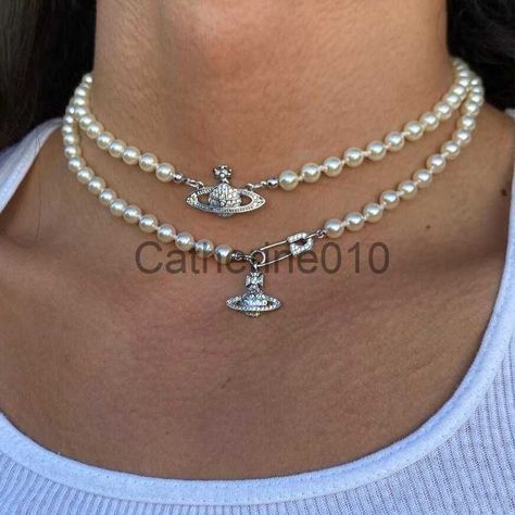 none Vivienne Westwood Necklace Pearl, Vintage Vivienne Westwood, Vivienne Westwood Necklace, Saturn Necklace, Y2k Necklace, Necklace Gift Box, Pearl Vintage, Collar Chain, Queen Mother