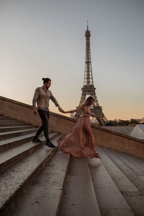 Paris Engagement Photos, Paris Shooting, Paris Photo Ideas, Shooting Couple, Paris Travel Photography, Europe Honeymoon, Paris Couple, Foto Disney, Shotting Photo