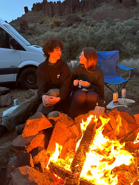 Cute Couple Camping, Granola Relationship Aesthetic, Camping With Boyfriend Aesthetic, Granola Boyfriend, Camping Boyfriend, Date Pictures Aesthetic, Climbing Date, Granola Couple Aesthetic, Camping With Boyfriend