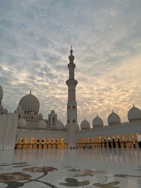 aesthetic islam dubai white mosque travel assthetic sunset White Mosque Aesthetic, Mosques Aesthetic, Islam Beige, Emirati Aesthetic, Dubai Mosque, Mosque Aesthetic, Islam Moon, Mosque Dubai, Mini Quotes