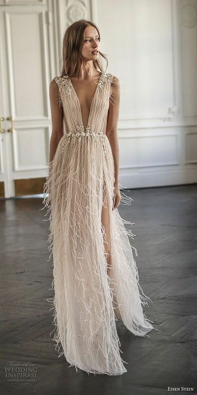 15 Wedding Dresses with feathers / Inspiration | Laurie Bessems Wedding Dresses With Feathers, Dresses With Feathers, Wedding Dress With Feathers, Wedding Guest Outfit Summer Casual, Wedding Dresses Blush, Blush Bridal, Summer Wedding Outfit Guest, Wedding Guest Outfit Summer, Reception Dress