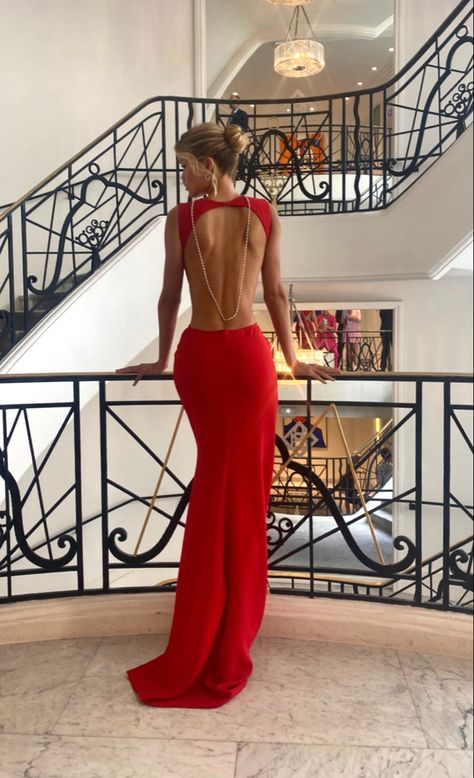 Backless Long Red Dress, Long Hot Red Dress, Backless Prom Dresses Red, Model Red Carpet Looks, Backless Dress Red Carpet, Backless Red Dress Long, Long Backless Dress Classy, Red Maxi Dress Formal, Formal Dress Backless