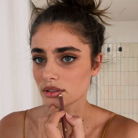 Beauty Editorial Makeup, Beauty Rules, Taylor Marie Hill, Huntington Whiteley, French Women, Editorial Makeup, Beauty Editorial, French Girl, The French