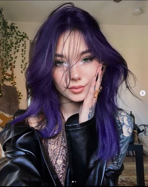 Boosting Confidence, Cute Hair Colors, Violet Hair, Dyed Hair Inspiration, Pretty Hair Color, Hair Stylies, Hair Dye Colors, Dye My Hair, Hair Inspiration Color