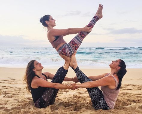 Marissa, @angelfoodie @kellilovemusic all three of us rocking gear by @onetribeapparel  @hanumanloki Three Person Yoga Challenge, Fun Yoga Poses For Three People, Yoga Poses For Multiple People, Yoga Poses For Groups, Group Yoga Poses Photography, Trio Yoga Poses Easy, Yoga Challenge For 3 People, Trio Yoga Poses, Yoga Poses For Three People