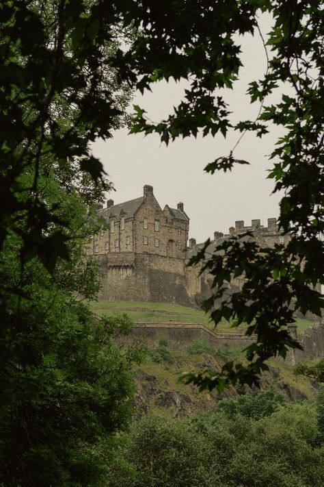 A few things to do in Edinburgh: 1. 🏰 Explore the historic Edinburgh Castle and its exhibits. 2. 🌲 Take a leisurely hike through the scenic Holyrood Park. 3. 🚶‍♀️ Wander along the iconic Royal Mile's charming streets. 4. 🏴󠁧󠁢󠁳󠁣󠁴󠁿 Immerse yourself in Scottish history at the National Museum. 5. Experience traditional Scottish music and dance performances. Edinburgh Museum, Edinburgh Scotland Aesthetic, Scottish Aesthetic, Holyrood Park, Scottish Folklore, Scotland Aesthetic, Things To Do In Edinburgh, Bbc Ghosts, Scottish Music