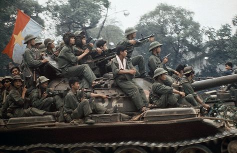 0000405614-009 | by hactoanphong8581 Asian History, Fall Of Saigon, North Vietnamese Army, Vietnam People, Vietnam History, North Vietnam, South Vietnam, Military Forces, Red Army