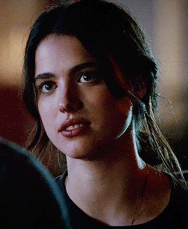 SIBLING FACECLAIMS - fifty-nine (r.m/f) - Wattpad Margaret Qualley Aesthetic, Faceclaims Female Gif, Female Face Claims Gifs, Face Claim Gif, Margaret Qualley, Female Character Inspiration, Gif Images, Wattpad Stories, Elizabeth Olsen