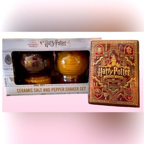 Host Pick Oh So Sleek 3/24 - Lot Of 2 Harry Potter Items. Both Are New In Original Packaging - 1 Salt & Pepper Shakers & 1 Sealed Set Of Cards - A Very Unique & Cool Gift Idea - Harry Potter Playing Cards: - No Cards Alike - Gryffindor Red Cover - Perfect Tribute To The Wizarding World - From Sorcerer’s Stone To The Deathly Hallows, Follow & Experience The Storyline And Its Iconic Moments Every Time They’re Played. - Harry Proudly Holds The Golden Snitch And Nimbus 2000 - Voldemort Wields His Wand Made Of Yew - Snape Teaches Potions Class With His Advanced Potion Making Textbook - Luna Lovegood Sports Her Signature Spectrespecs - Many More Chara Harry Potter Playing Cards, Harry Potter Play, Nimbus 2000, The Golden Snitch, Harry Potter Cards, Harry Potter Games, Harry Potter Universal Studios, Harry Potter Items, Red Cover