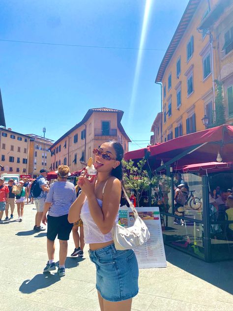 Instagram Europe Pictures, Eroupe Travel Aesthetic Outfit, Fits For Italy, Euro Summer Captions, Poses For Pictures Instagram Europe, Europe Inspo Pics, Venice Italy Instagram Pictures, Summer Aesthetic Europe, London England Summer Outfits