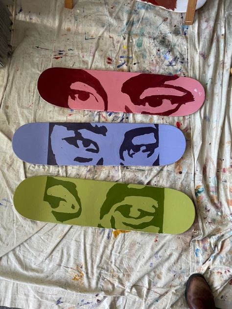 Custom Skate Board, Diy Painted Skateboard, Painting On Tshirts Aesthetic, Skate Board Paintings, Painting A Skateboard, Painting Skateboards Ideas, Skateboard Design Diy Paint, Skate Board Designs, Painting Skateboards