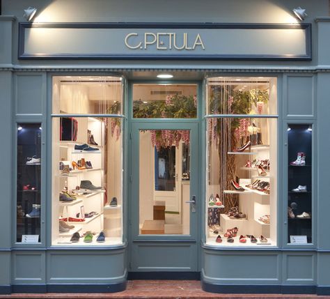 C PETULA shoe store Paris. The hanging plants create such a sense of whimsey and a great focal point in a simple store Display Visual Merchandising, Shoe Store Design, Store Window Display, Store Window Displays, Shop Sign Design, Design Blogs, Shop House Plans, Interior Display, Shop Fronts