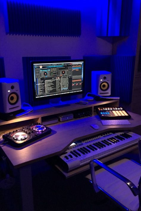 Studio Desk Music, Spotify Podcasts, Music Studio Desk, Studio Workstation, Studio Room Ideas, Studio In Casa, Recording Studio Desk, Home Recording Studio Setup, Recording Studio Setup