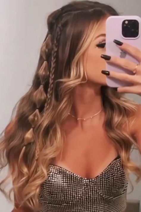 Prom Crimped Hair, Half Up Half Down Hair Going Out, Hairstyles For A Country Concert, Cute Hair Styles Down, Cute Banquet Hairstyles, Summer Day Hairstyles, Wavy Hair Ponytail Messy, Boho Formal Hair, Bubble Braid With Curls