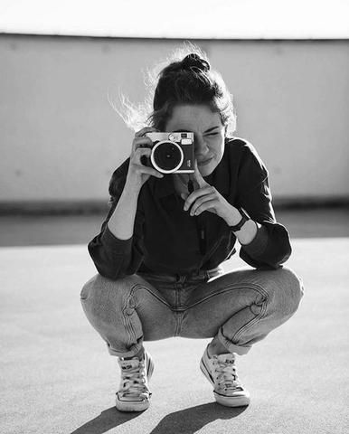 Self Portrait Photography, Photographer Self Portrait, Girls With Cameras, Photographer Headshots, Female Photographers, Photographer Branding, Branding Photoshoot, Artist Gallery, Branding Photos