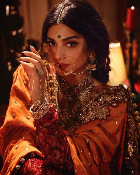 Somya Hussayn Mode Instagram, Saree Draping Styles, Indian Look, Red Lehenga, Indian Photoshoot, Indian Bridal Fashion, Indian Bridal Outfits, Desi Wedding, Indian Aesthetic