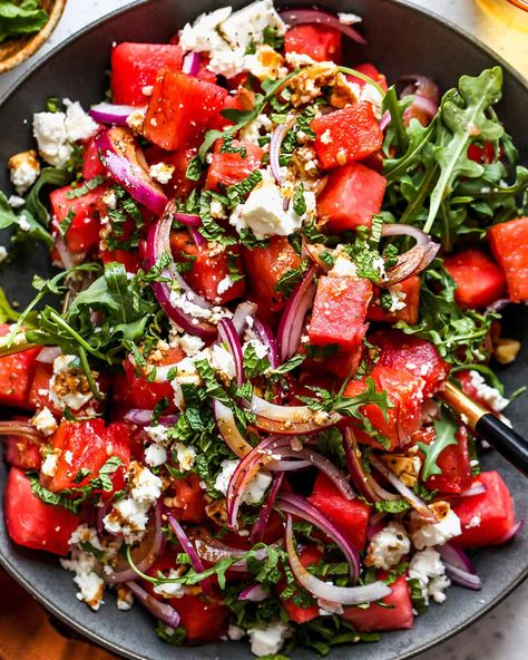 In this Feta Watermelon Salad recipe, savory arugula, sweet watermelon, salty feta, fresh mint and spicy red onion are tossed in a homemade balsamic glaze for a flavorful and refreshing summer side dish. Feta Watermelon Salad, Feta Watermelon, Watermelon Feta Salad Recipes, Salade Healthy, Watermelon Salad Recipes, Sommer Mad, Feta Salad Recipe, Grilled Watermelon, Grilled Salad