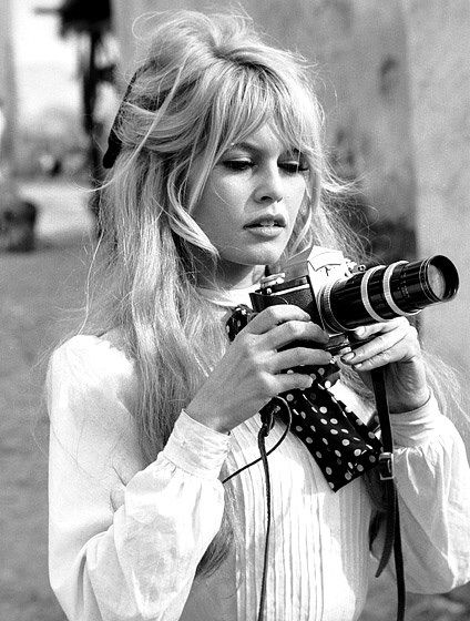 Brigitte Bardot Hair, Bardot Bangs, Bardot Hair, Wispy Bangs, Actrices Hollywood, Long Blonde, Half Up Hair, Long Blonde Hair, Beauty Icons