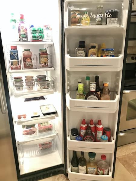 Organized Refrigerator Ideas, French Door Fridge Organization, Side By Side Fridge Organization, Refrigerator Makeover, Organized Fridge, Refrigerator Ideas, Diy Custom Closet, Clean And Organize, Old Refrigerator